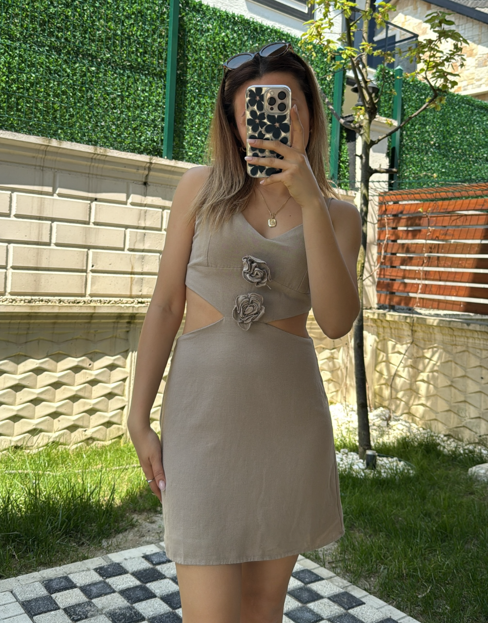 Gül Detaylı Krem Mini Elbise