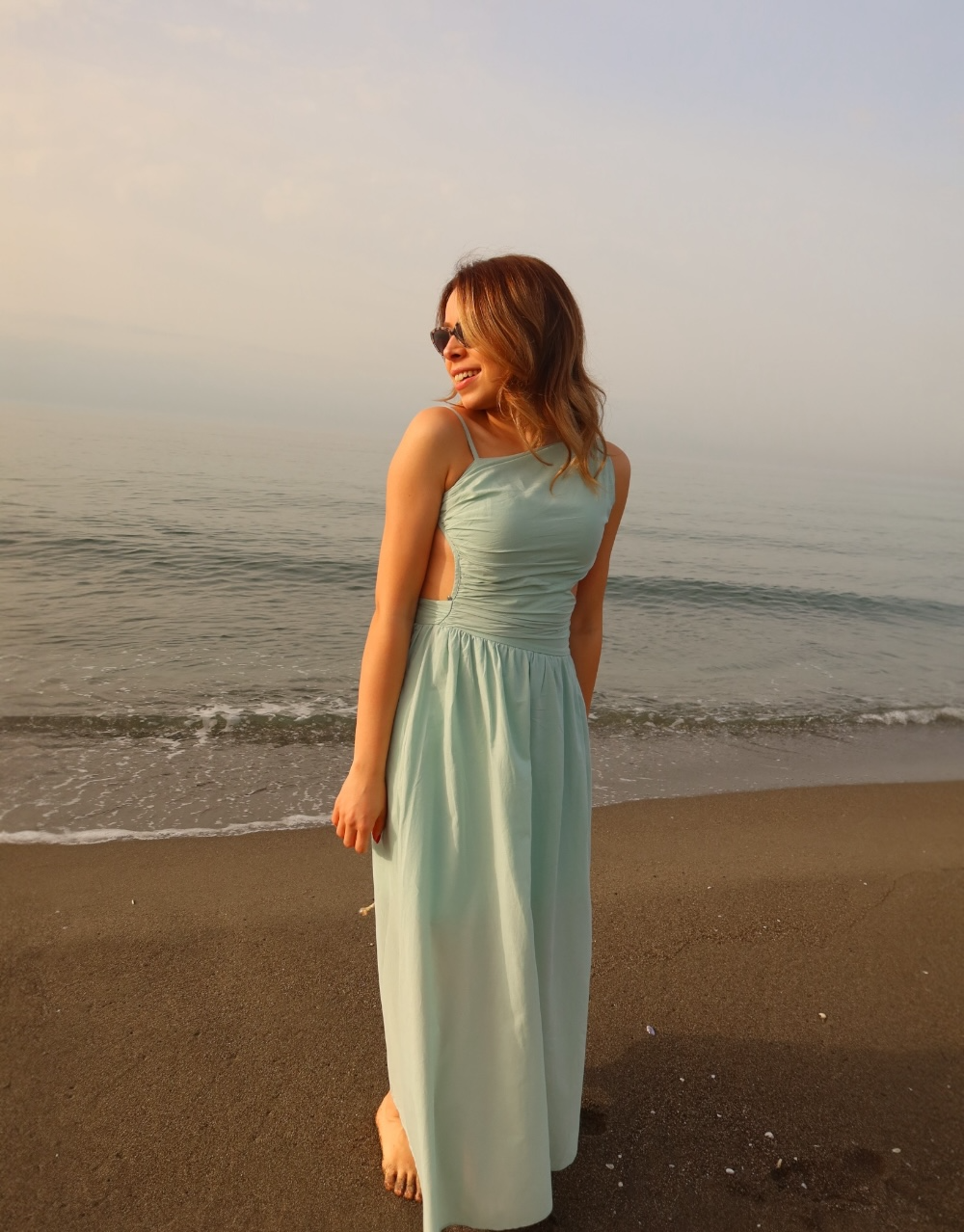 Sırt Detaylı Midi Elbise