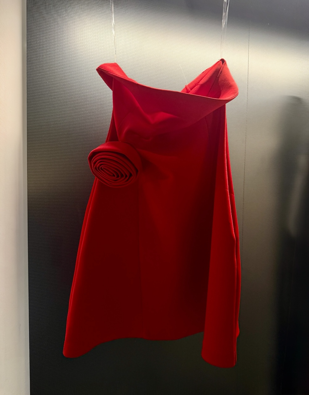 Gül Detaylı Kırmızı Elbise